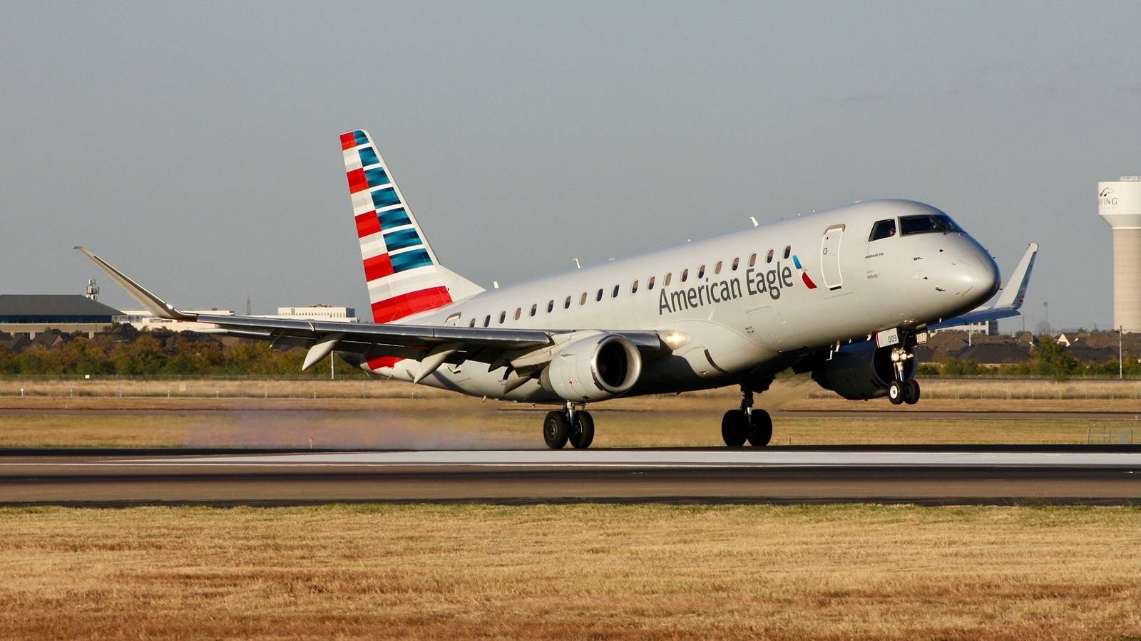 American Eagle regional jet landing