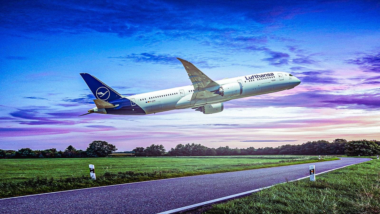 Lufthansa Boeing 787 taking off